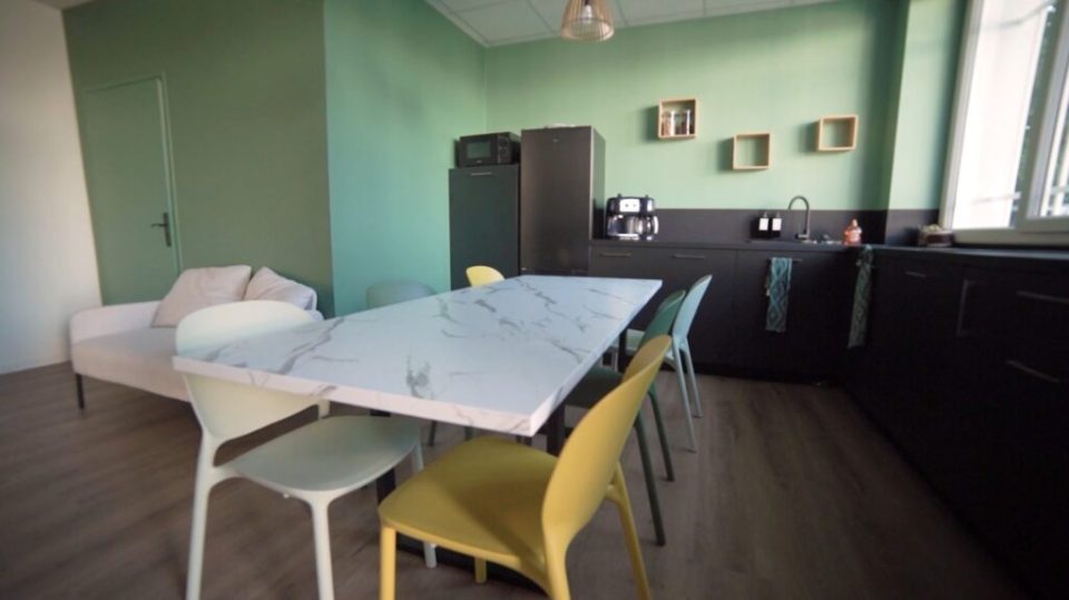 Espace convivial de La Coloc à Pau.