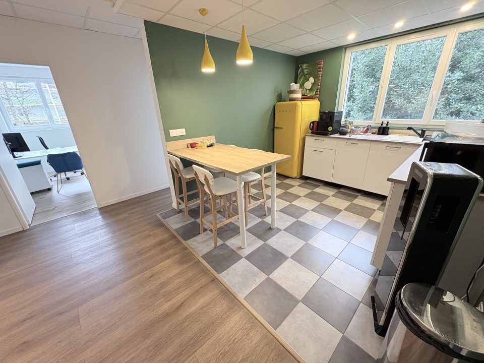 Cuisine coworking conviviale &agrave; La Coloc &agrave; Pau.