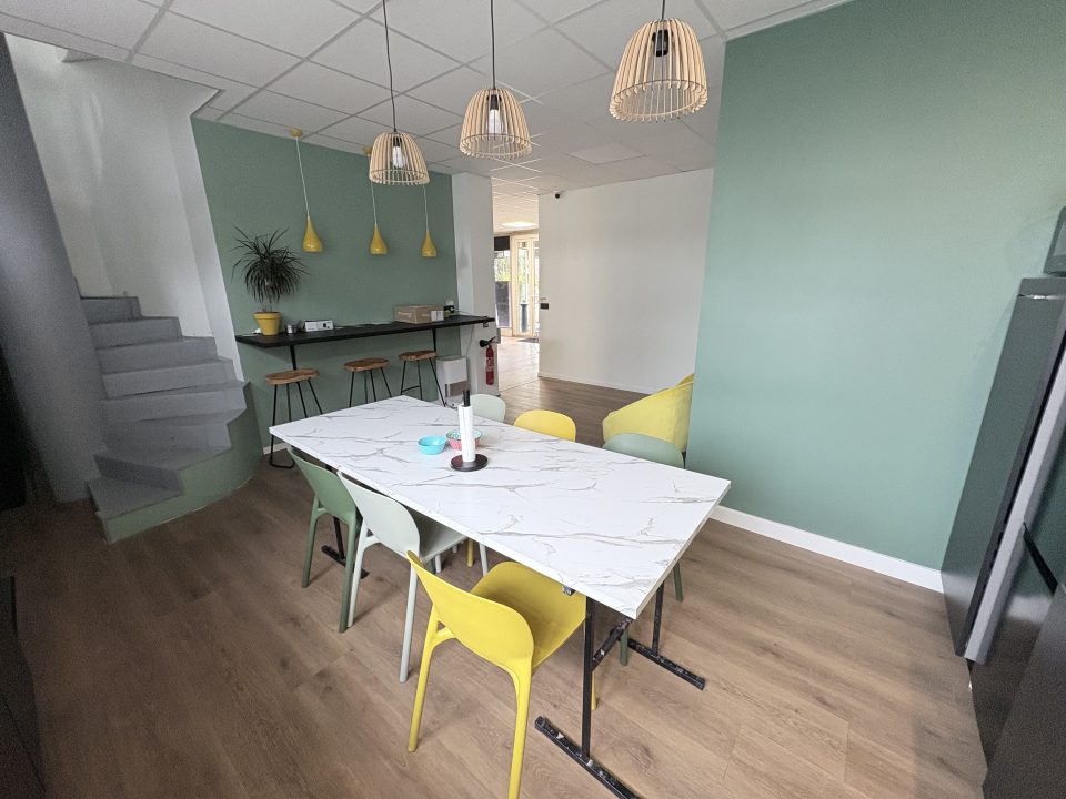 Espace de travail convivial &agrave; La Coloc &agrave; Pau.