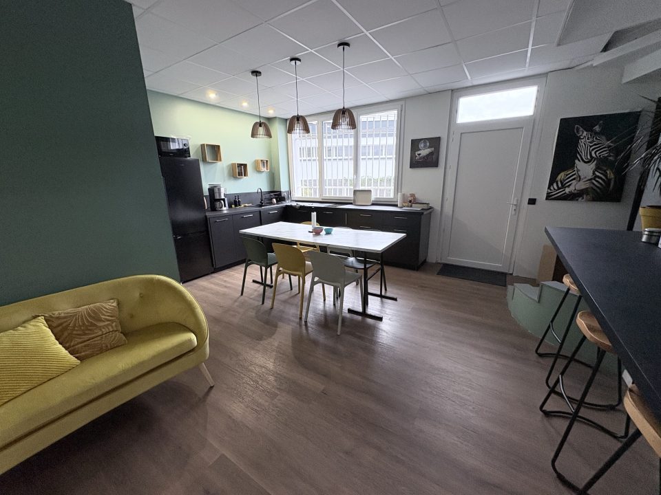 Espace cuisine d&eacute;tente &agrave; La Coloc &agrave; Pau.