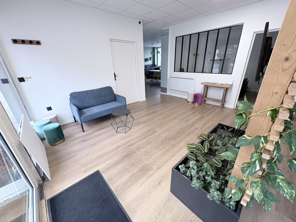 Entr&eacute;e de l'espace coworking La Coloc &agrave; Pau.