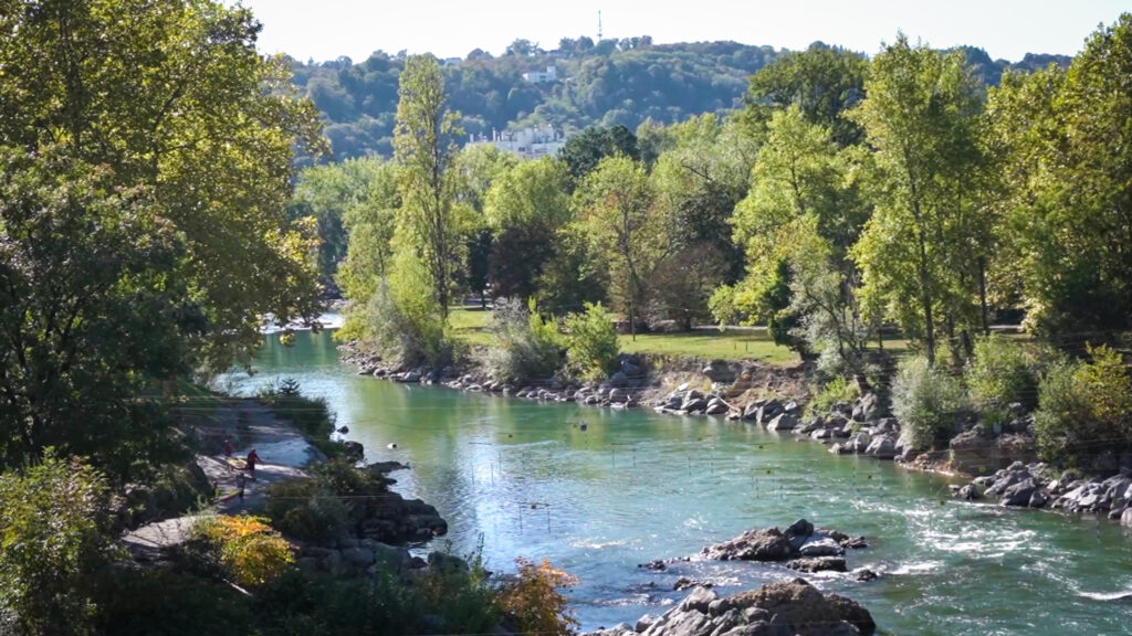 Vue sur le Gave situé à côté de La Coloc au pont d'Espagne à Pau